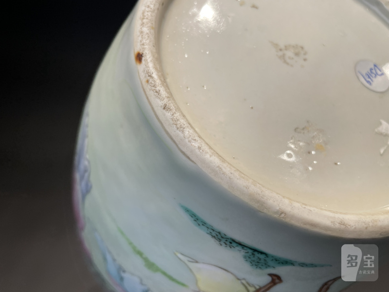 清乾隆 粉彩金线池人物故事图瓶 - 图11
